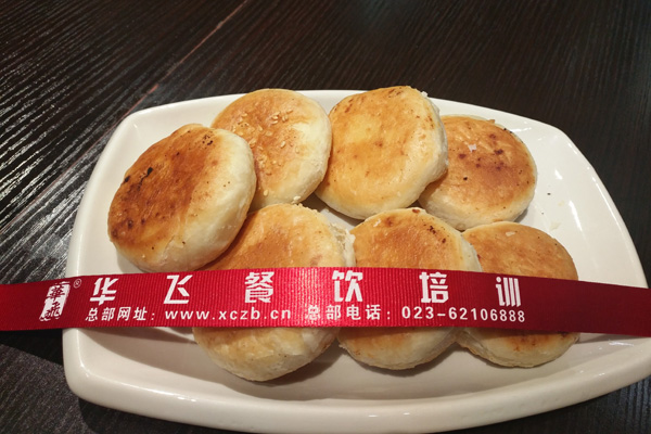 重庆市潼南县板栗饼技术学员颜女士nba无插件极速体育_jrs直播网_jrs低调直播网制作好的板栗饼