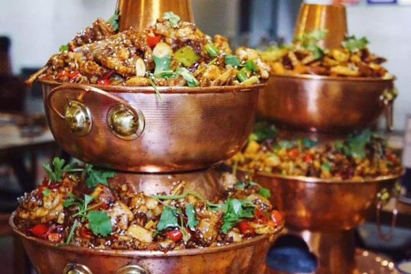 倾品炭火双层蛙锅加盟