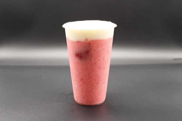 倾品加盟网奶盖草莓沙冰加盟学员制作成品