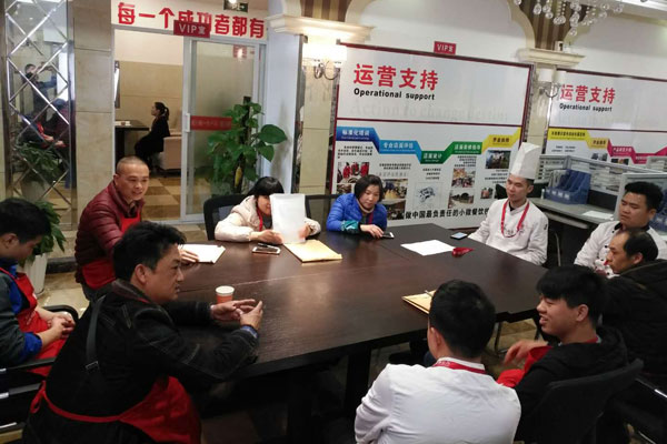 华飞老麻抄手nba无插件极速体育_jrs直播网_jrs低调直播网学员正在理论nba无插件极速体育_jrs直播网_jrs低调直播网