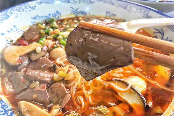 华飞泡椒鸭血米线加盟学员制作成品