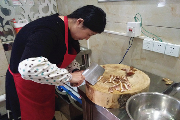 华飞卤菜熟食nba无插件极速体育_jrs直播网_jrs低调直播网