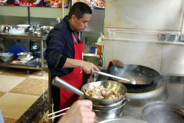 华飞私房菜nba无插件极速体育_jrs直播网_jrs低调直播网学员正在nba无插件极速体育_jrs直播网_jrs低调直播网中