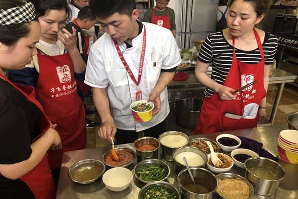 华飞酸辣粉小吃车nba无插件极速体育_jrs直播网_jrs低调直播网