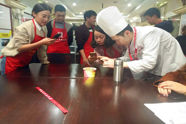 华飞酸辣粉小吃车nba无插件极速体育_jrs直播网_jrs低调直播网