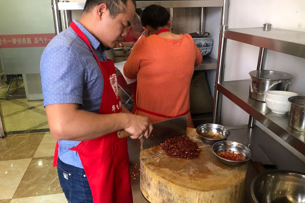 华飞梁山鸡nba无插件极速体育_jrs直播网_jrs低调直播网学员正在nba无插件极速体育_jrs直播网_jrs低调直播网中