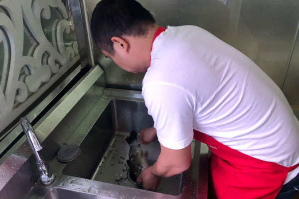 华飞石板烤肉nba无插件极速体育_jrs直播网_jrs低调直播网学员正在nba无插件极速体育_jrs直播网_jrs低调直播网中