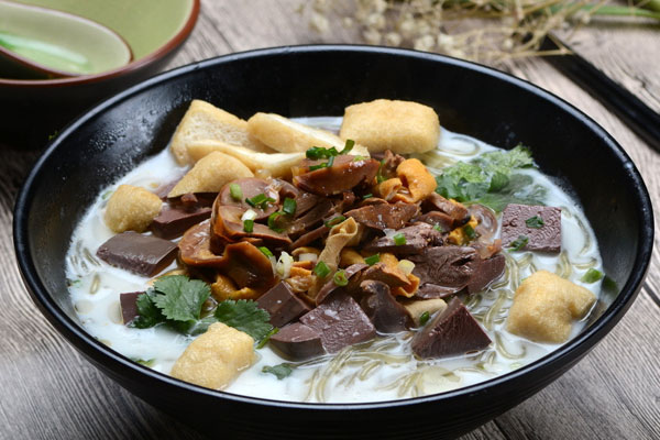 倾品老鸭粉丝汤加盟学员制作成品