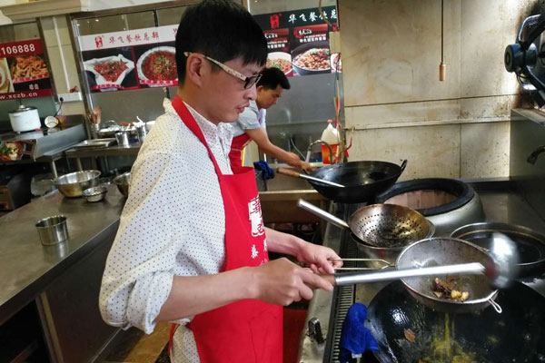 华飞烤鸭店nba无插件极速体育_jrs直播网_jrs低调直播网学员nba无插件极速体育_jrs直播网_jrs低调直播网过程