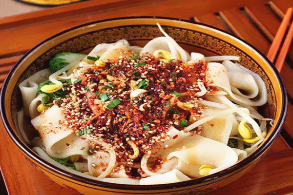 华飞油泼削筋面加盟