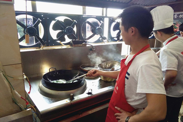 华飞耗儿鱼火锅nba无插件极速体育_jrs直播网_jrs低调直播网