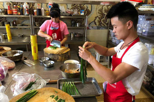 华飞特色烧烤nba无插件极速体育_jrs直播网_jrs低调直播网学员正在nba无插件极速体育_jrs直播网_jrs低调直播网中