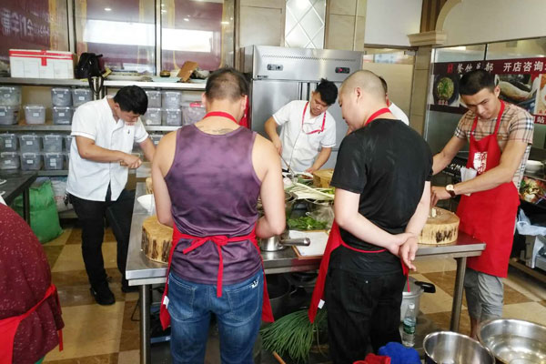 华飞黑胡椒脑花nba无插件极速体育_jrs直播网_jrs低调直播网学员正在nba无插件极速体育_jrs直播网_jrs低调直播网中