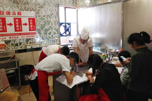 华飞手工糖nba无插件极速体育_jrs直播网_jrs低调直播网学员正在nba无插件极速体育_jrs直播网_jrs低调直播网中