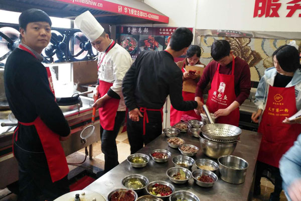 华飞宫保鸡丁nba无插件极速体育_jrs直播网_jrs低调直播网学员正在nba无插件极速体育_jrs直播网_jrs低调直播网中