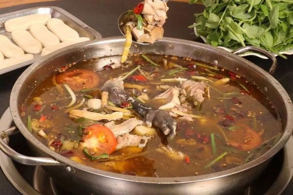 倾品苗家酸菜鸡加盟学员制作成品