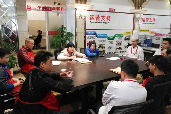 华飞凉菜nba无插件极速体育_jrs直播网_jrs低调直播网学员正在理论nba无插件极速体育_jrs直播网_jrs低调直播网中