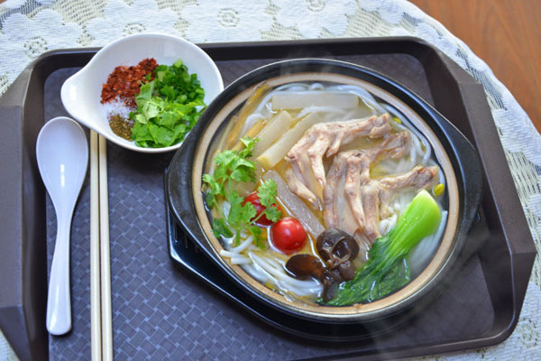 倾品蘸水米线加盟学员制作成品