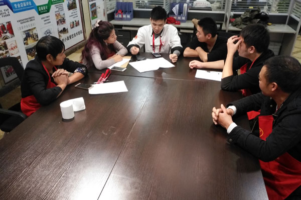 华飞生日蛋糕nba无插件极速体育_jrs直播网_jrs低调直播网学员正在进行理论nba无插件极速体育_jrs直播网_jrs低调直播网