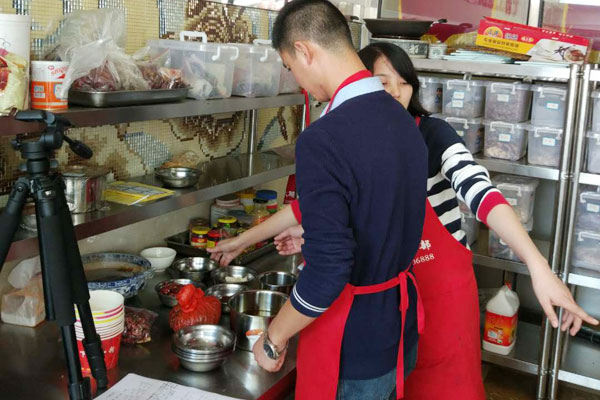 华飞板栗鸡汤锅nba无插件极速体育_jrs直播网_jrs低调直播网学员nba无插件极速体育_jrs直播网_jrs低调直播网过程
