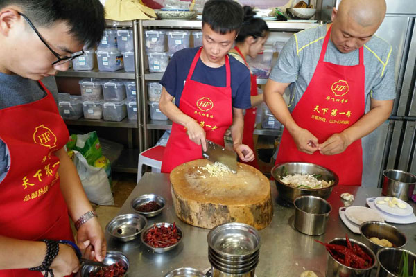 华飞驴肉火锅技术学员nba无插件极速体育_jrs直播网_jrs低调直播网过程