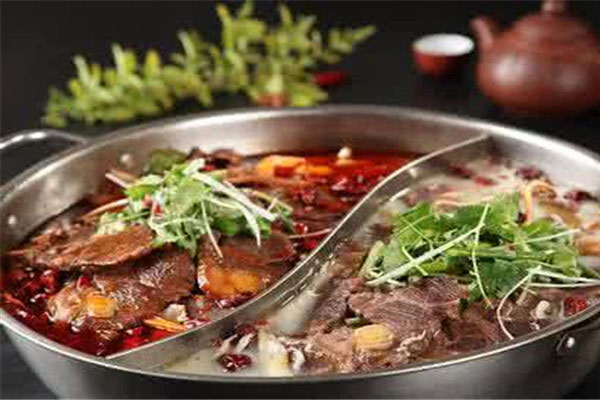华飞驴肉火锅技术学员制作成品