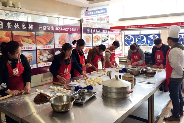 包子技术制作学员实操中