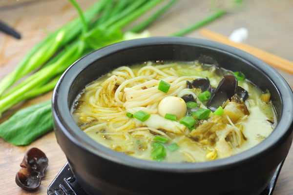 倾品砂锅米线加盟