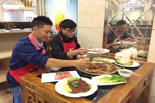 哪里有重庆火锅nba无插件极速体育_jrs直播网_jrs低调直播网学校学员品尝